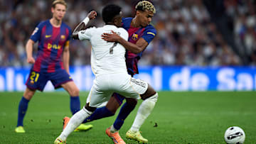 Lamine Yamal em ação no duelo entre Real Madrid e Barcelona, pela LaLiga 2025/26