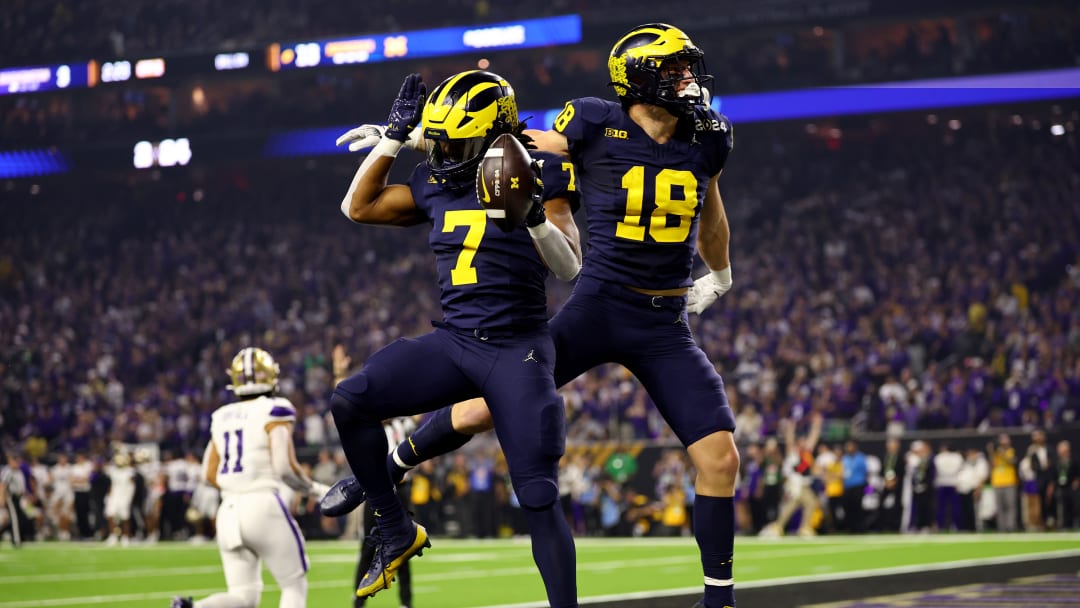 Colston Loveland (No. 18) was Michigan's second-leading receiver en route to a national championship.
