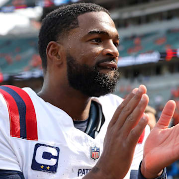 Sep 8, 2024; Cincinnati, Ohio, USA;  New England Patriots quarterback Jacoby Brissett celebrates following the win over the Cincinnati Bengals at Paycor Stadium. Mandatory Credit: Joseph Maiorana-Imagn Images