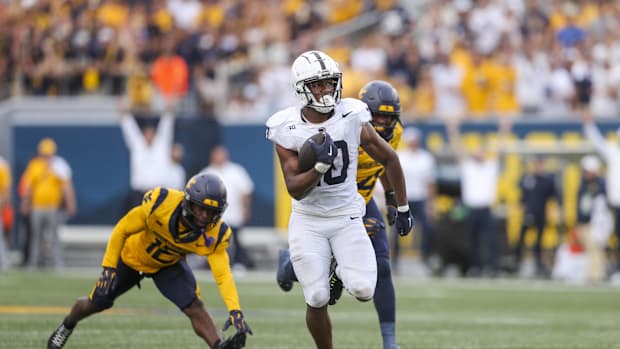 Penn State Nittany Lions running back Nicholas Singleton (10) runs the ball for a touchdown during the third quarter against 