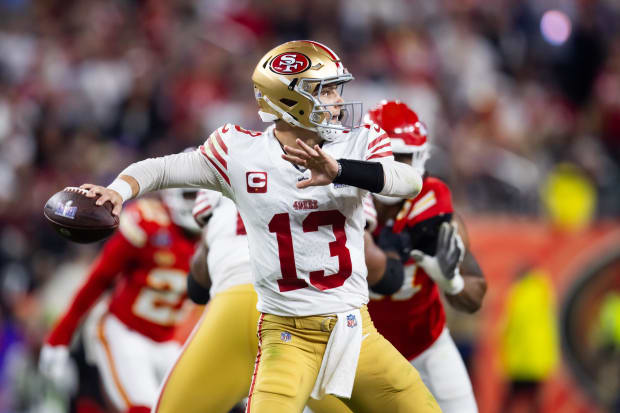 Brock Purdy throws a pass in the Super Bowl.