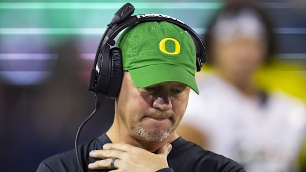 Oregon Ducks special teams coordinator Joe Lorig against the Arizona Wildcats