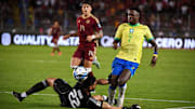 Goleiro fez pênalti em Vini Jr, mas conseguiu evitar o que seria o segundo gol brasileiro