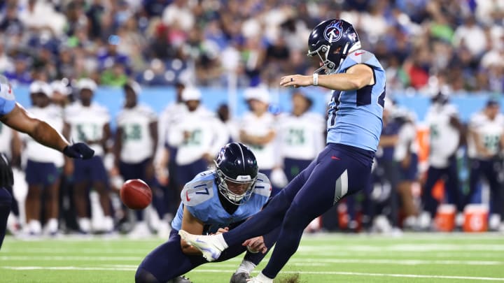 New Green Bay Packers kicker Brayden Narveson makes a field goal during the preseason while with the Tennessee Titans.