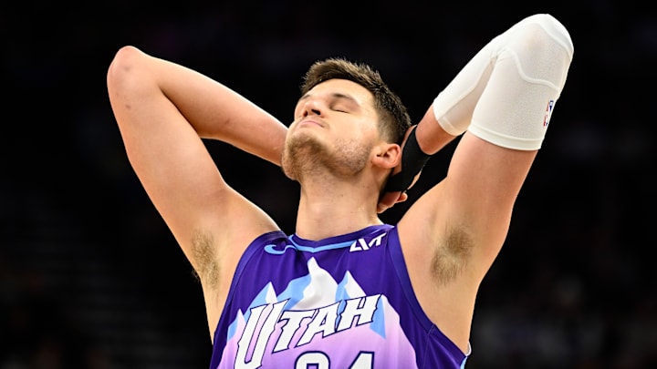 Philadelphia 76ers v Utah Jazz