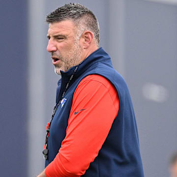 Jun 9, 2025; Foxborough, MA, USA; New England Patriots head coach Mike Vrabel watches over players during minicamp at Gillette Stadium. Mandatory Credit: Eric Canha-Imagn Images