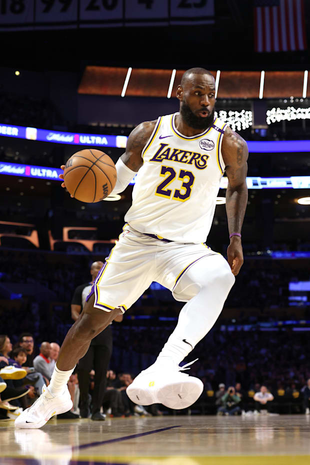 Los Angeles Lakers forward LeBron James (23)