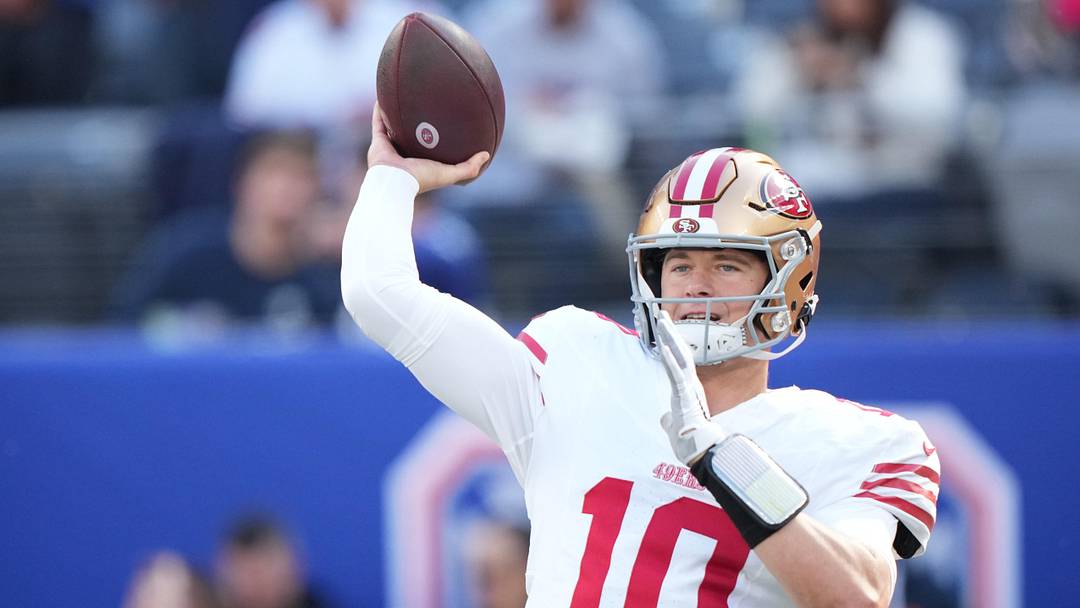 Nov 2, 2025; East Rutherford, New Jersey, USA; San Francisco 49ers quarterback Mac Jones (10) warms up prior to a game against the New York Giants at MetLife Stadium. Mandatory Credit: Robert Deutsch-Imagn Images Nov 2, 2025; East Rutherford, New Jersey, USA; San Francisco 49ers quarterback Mac Jones (10) warms up prior to a game against the New York Giants at MetLife Stadium. Mandatory Credit: Robert Deutsch-Imagn Images