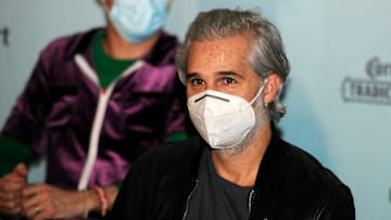 Juan Pablo Medina posa por primera vez con su prótesis
