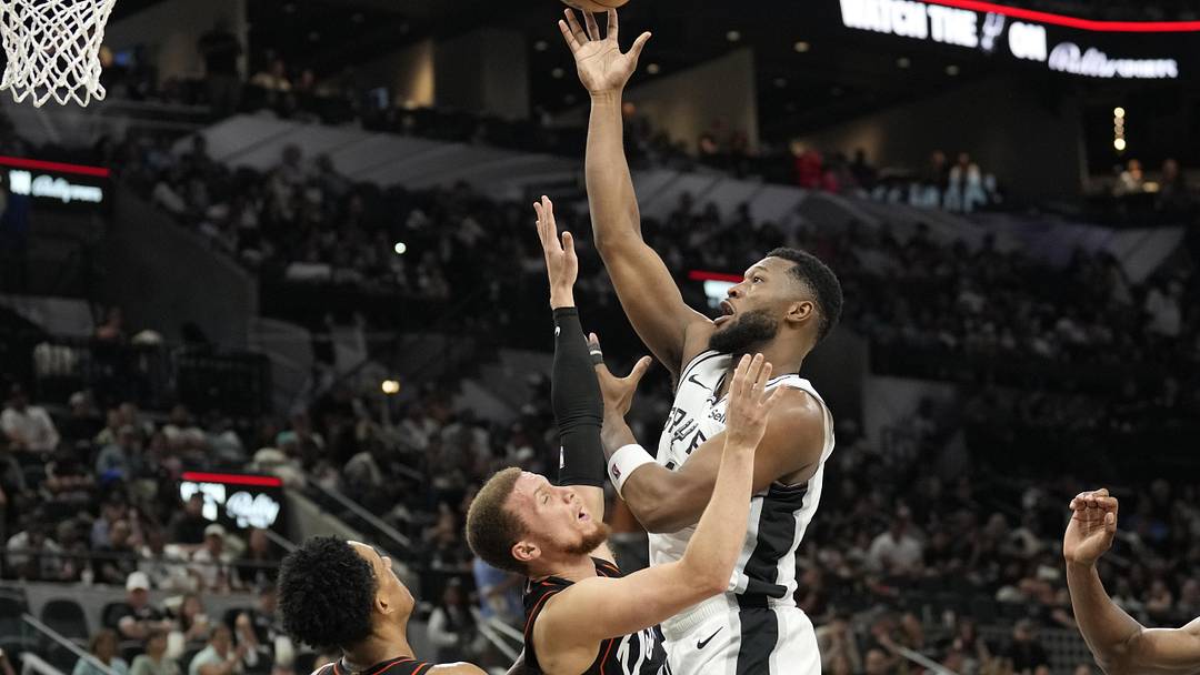 Apr 14, 2024; San Antonio, Texas, USA; San Antonio Spurs RaiQuan Gray (41) shoots over Detroit