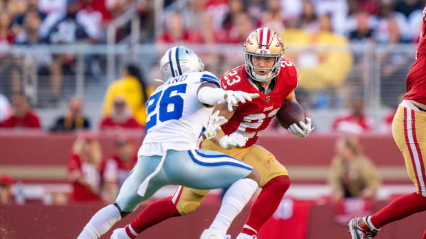  San Francisco 49ers running back Christian McCaffrey (23) runs the football against Dallas Cowboys cornerback DaRon Bland