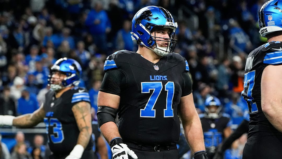 Detroit Lions guard Kevin Zeitler (71) warms up before the game between Detroit Lions and Minnesota Vikings at Ford Field in Detroit on Sunday, Jan. 5, 2025.