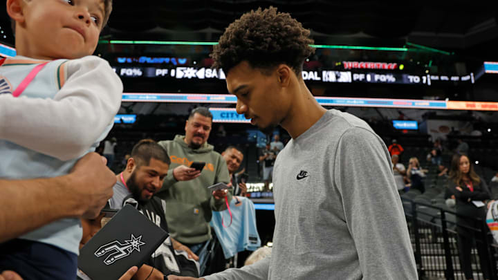 Dallas Mavericks v San Antonio Spurs