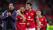 Harry Maguire (hier mit Bruno Fernandes) soll bei ManUtd verlängern