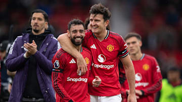 Harry Maguire (hier mit Bruno Fernandes) soll bei ManUtd verlängern