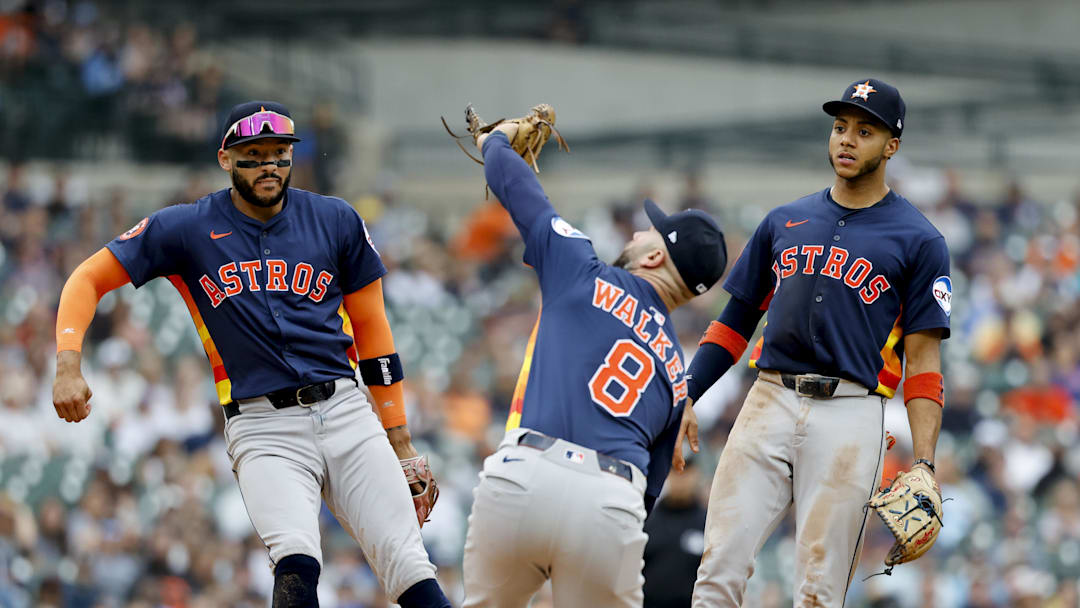 Aug 20, 2025; Detroit, Michigan, USA;  Houston Astros first base Christian Walker (8) makes a catch in the fourth inning against the Detroit Tigers at Comerica Park. Mandatory Credit: Rick Osentoski-Imagn Images