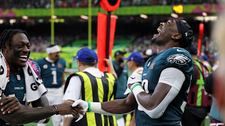 Jalyx Hunt came awfully close to accidentally punching a referee. Jalyx Hunt came awfully close to accidentally punching a referee.