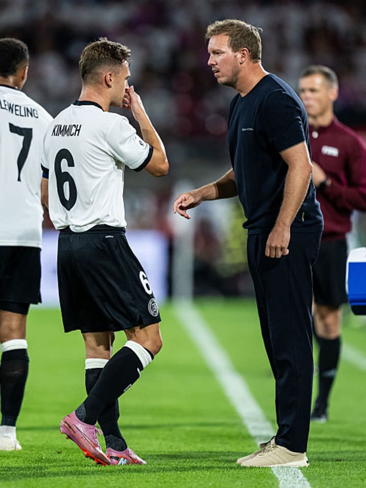 Spielt, wo der Bundestrainer ihn braucht: Joshua Kimmich (l.)