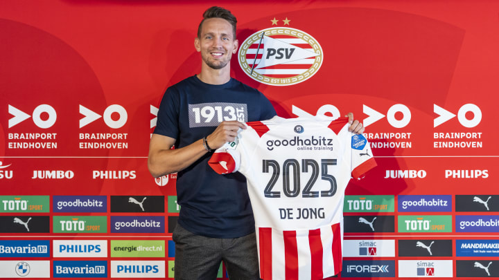 Luuk de Jong contract signing
