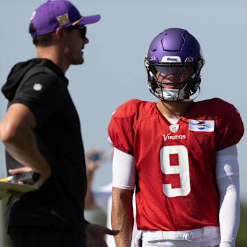 Vikings head coach Kevin O'Connell and rookie quarterback J.J. McCarthy at a training camp practice.