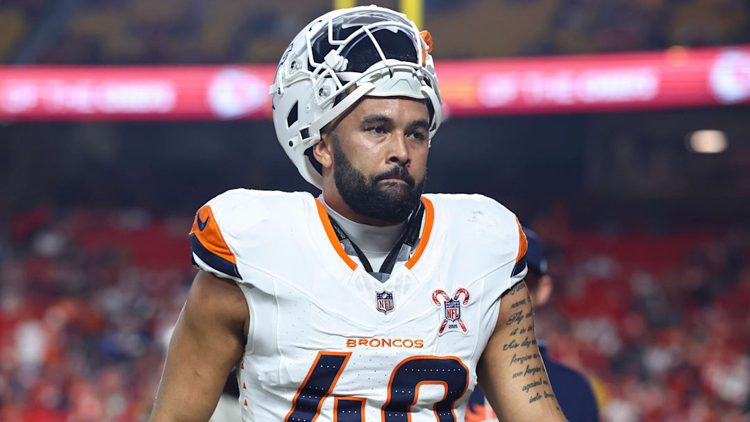 KANSAS CITY, MO - DECEMBER 25: Denver Broncos linebacker Justin Strnad (40) before a Christmas Day NFL, American Football Herren, USA game between the Denver Broncos and Kansas City Chiefs on December 25, 2025 at GEHA Field at Arrowhead Stadium in Kansas City, MO. 