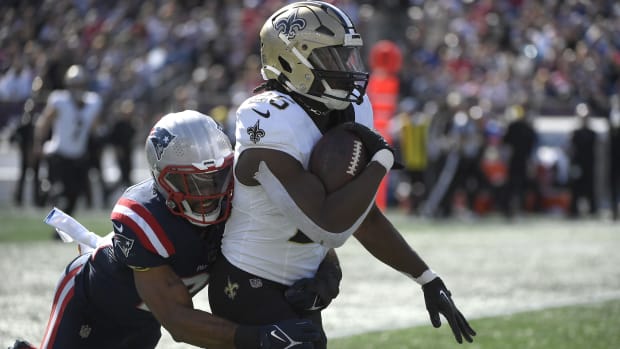 New Orleans Saints running back Kendre Miller (25) during a long gain against the New England Patriots  