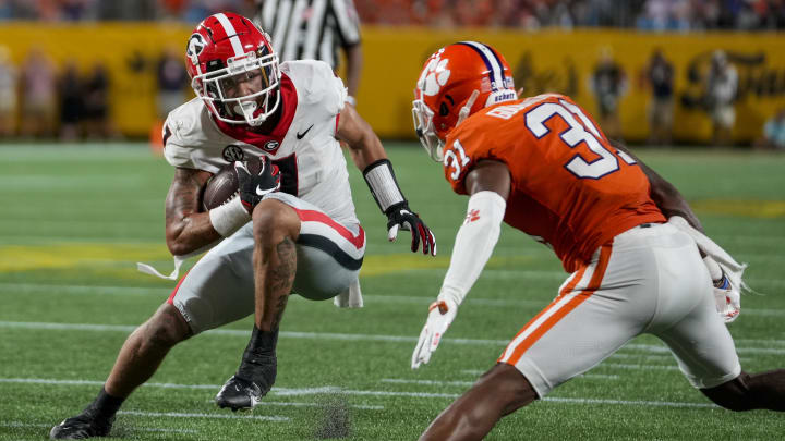 Georgia Bulldogs wide receiver Jermaine Burton (7) runs the ball against Clemson Tigers cornerback Mario Goodrich (31)