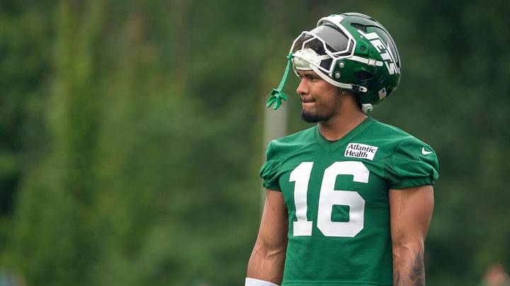 New York Jets tight end and 1st round draft pick Kenyon Sadiq (16) takes a water break during a practice for the New York Jets at their training facility on Wednesday, July 29, 2026, in Florham Park.