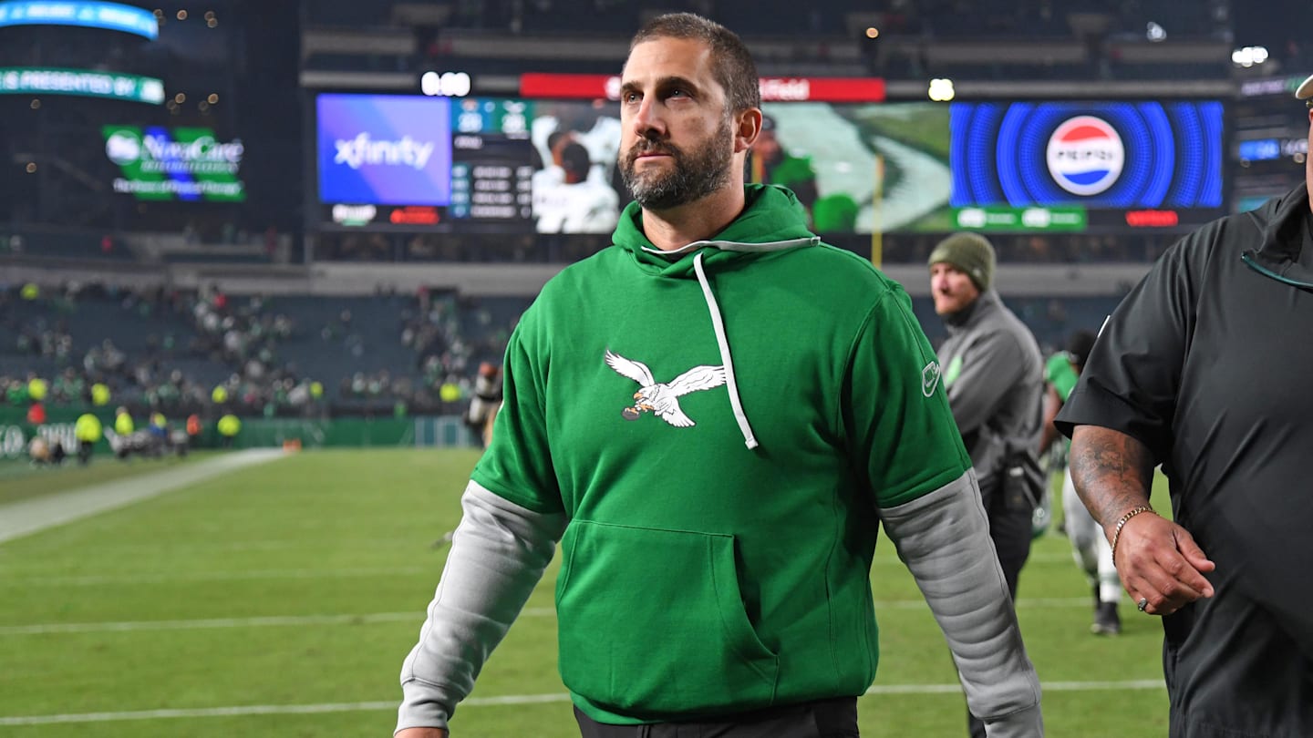 The Eagles officially shake up their struggling offense, turning to a fresh voice on the headset as they fight to regain momentum in a crucial Week 13 showdown against Chicago.D