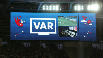 Deux arbitres arrêtés pour vol et remplacés