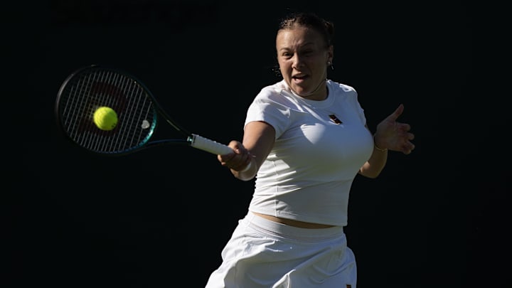 Amanda Anisimova is favored against Dalma Galfi in the third round of Wimbledon. Amanda Anisimova is favored against Dalma Galfi in the third round of Wimbledon.