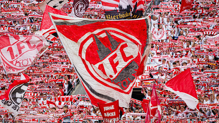Die Fans des 1. FC Köln sind für ihre leidenschaftliche Unterstützung bekannt Die Fans des 1. FC Köln sind für ihre leidenschaftliche Unterstützung bekannt