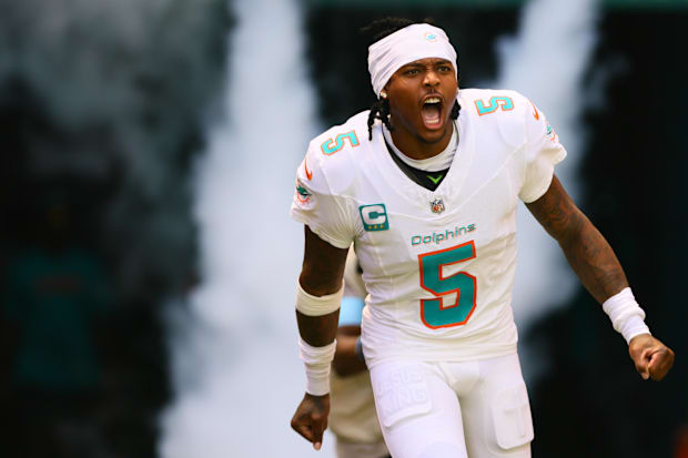 Miami Dolphins CB Jalen Ramsey runs onto the field before the game against the Jacksonville Jaguars 