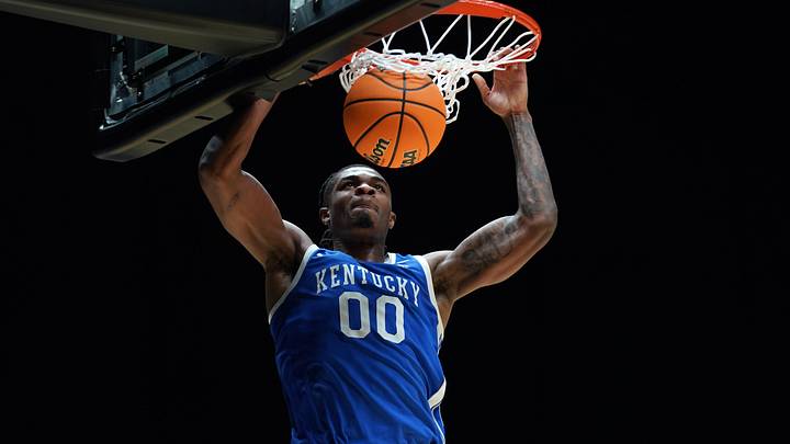 Mar 28, 2025; Indianapolis, IN, USA; Kentucky Wildcats guard Otega Oweh (00) dunks the ball against the Tennessee Volunteers in the second half during a Midwest Regional semifinal of the 2025 NCAA tournament at Lucas Oil Stadium. Mandatory Credit: Robert Goddin-Imagn Images