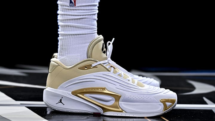 Low drop basketball shoes top
