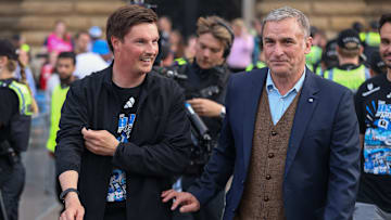 Der HSV wirkt langsam bundesligatauglich. Das freut Trainer Merlin Polzin (l.) und Sportchef Stefan Kuntz.
