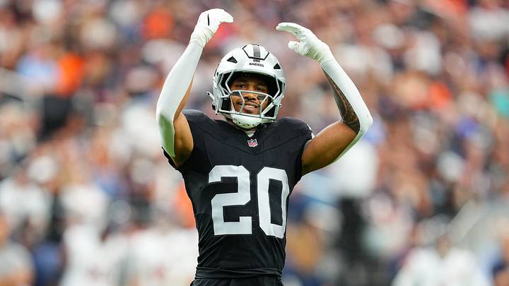Chicago Bears v Las Vegas Raiders - NFL 2025