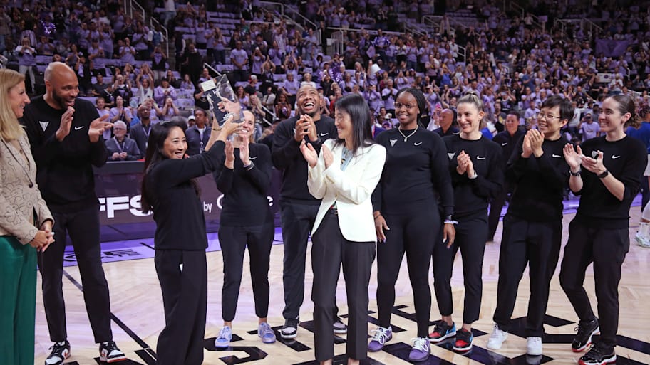 Valkyries head coach Natalie Nakase receives the Coach of the Year Award 