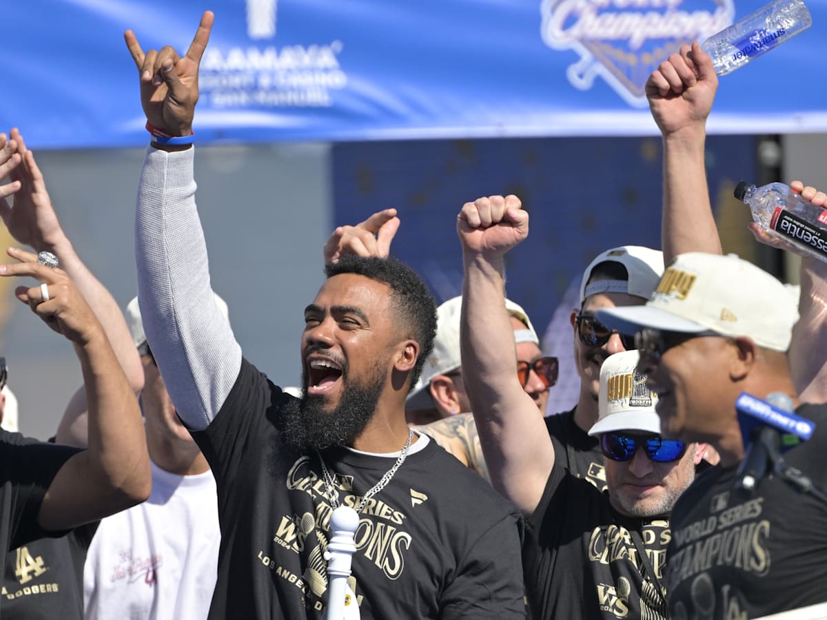Teoscar Hernández Appears to Remove Dodgers From Social Media Profile