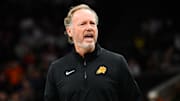 Mike Budenholzer se ha enfrentado con los Lakers dos veces este año 