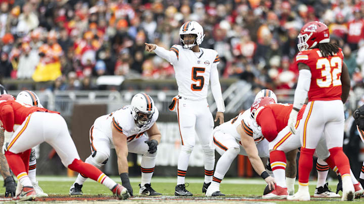 Cleveland Browns quarterback Jameis Winston (5) calls signals against the Kansas City Chiefs during the first quarter
