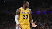 James recalcó su compromiso en los Lakers, pero los resultados podrían alejarlo del equipo