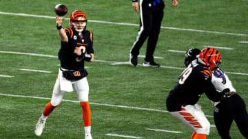 Cincinnati Bengals quarterback Joe Burrow (9) throws a pass in the fourth quarter of an NFL