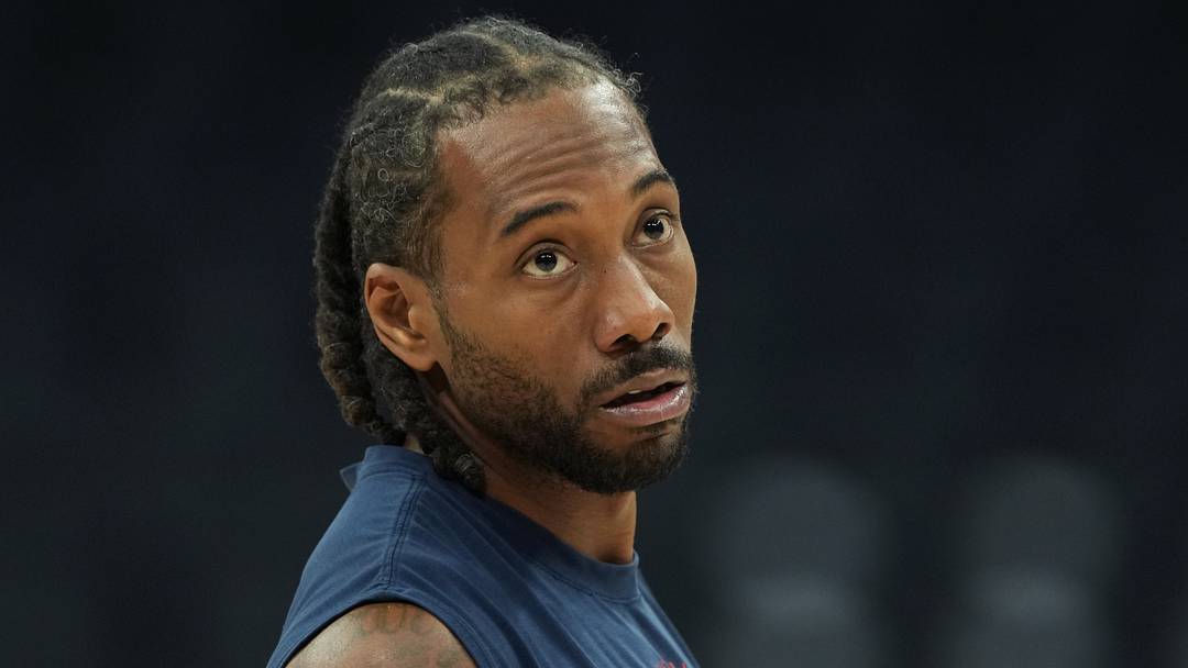 Toronto Raptors forward Kawhi Leonard Toronto Raptors forward Kawhi Leonard