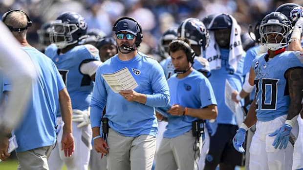 Bryan Calhan, el entrenador en jefe de los Tennessee Titans