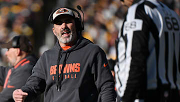 Cleveland Browns v Pittsburgh Steelers