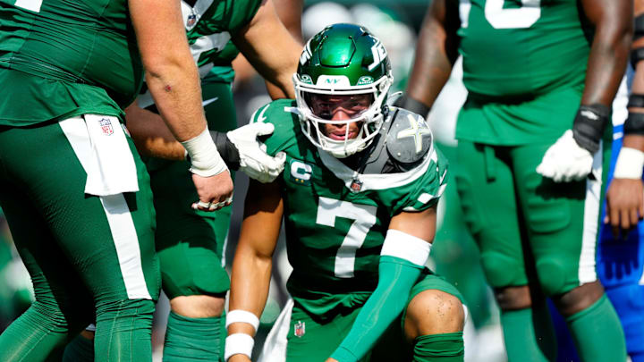 New York Jets quarterback Justin Fields (7) got sacked in back-to-back plays in the fourth quarter before exiting the game, Sunday, September 14, 2025, in East Rutherford.