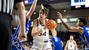 Gonzaga Bulldogs forward Braden Huff (34).