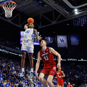 Kentucky Wildcats guard Otega Oweh dunks the ball against the Louisville Cardinals at Rupp Arena.