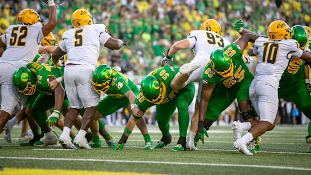 Oregon linemen hold the line during a point after kick as the Oregon Ducks host the Idaho Vandals Saturday, Aug. 31, 2024 at 